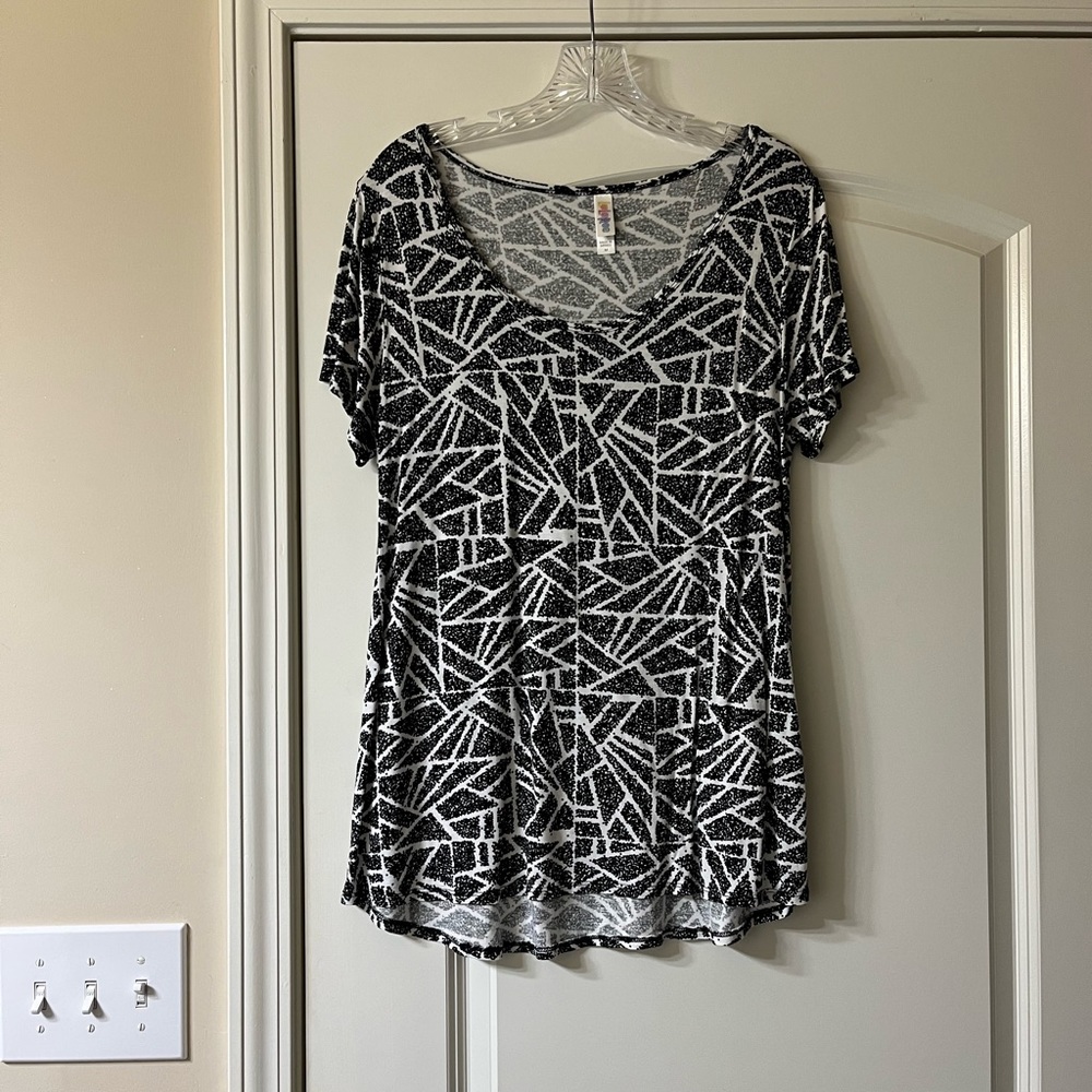 M Classic Tee - LuLaRoe. Slinky material. Black and white.
